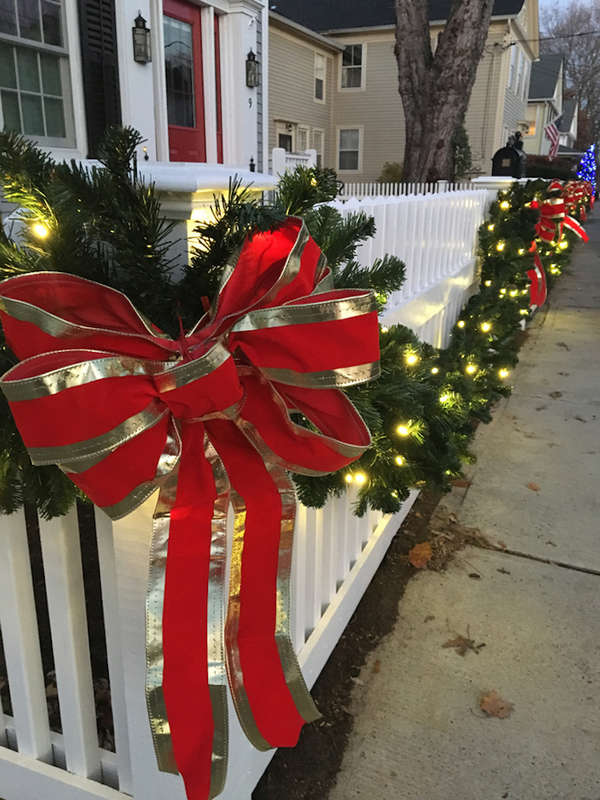 Read more about the article Easy Ways to Add Christmas Curb Appeal