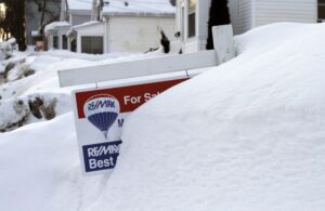 Read more about the article Sellers should consider listing homes this winter