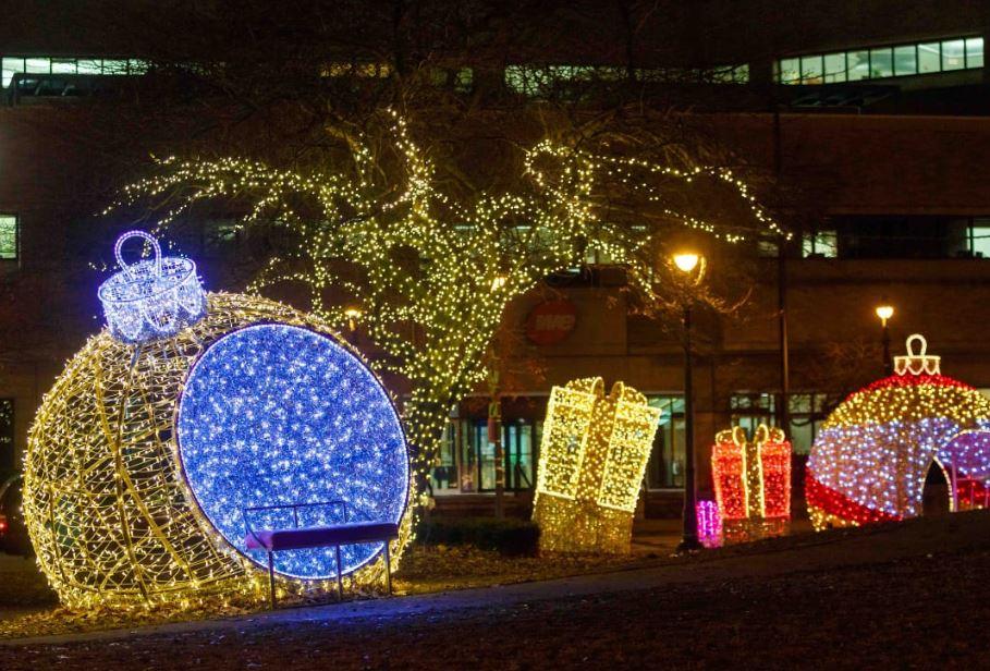 Read more about the article MILWAUKEE HOLIDAY LIGHTS FESTIVAL