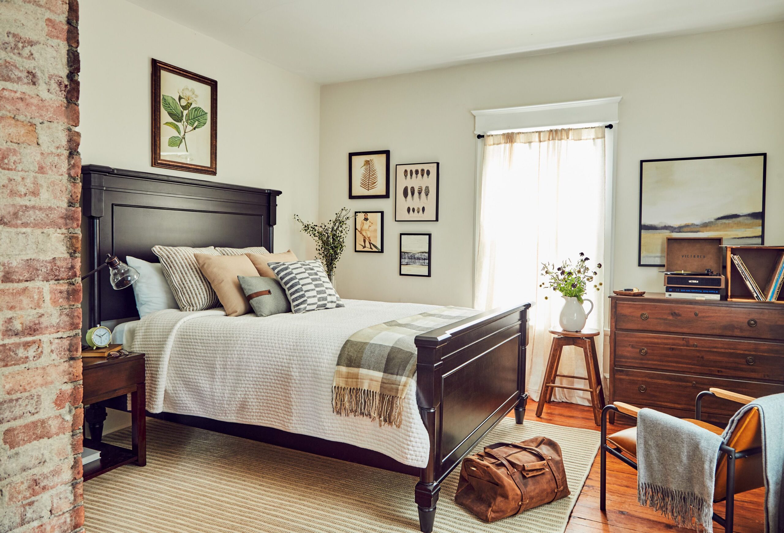 Read more about the article Empty Nesters Renovation Idea #7 – Cozy Guest Room