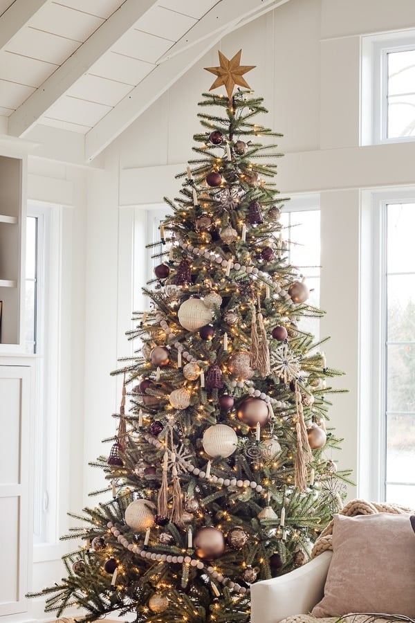 Read more about the article CHRISTMAS TREE DECORATING TREND – 1. Warm Neutrals