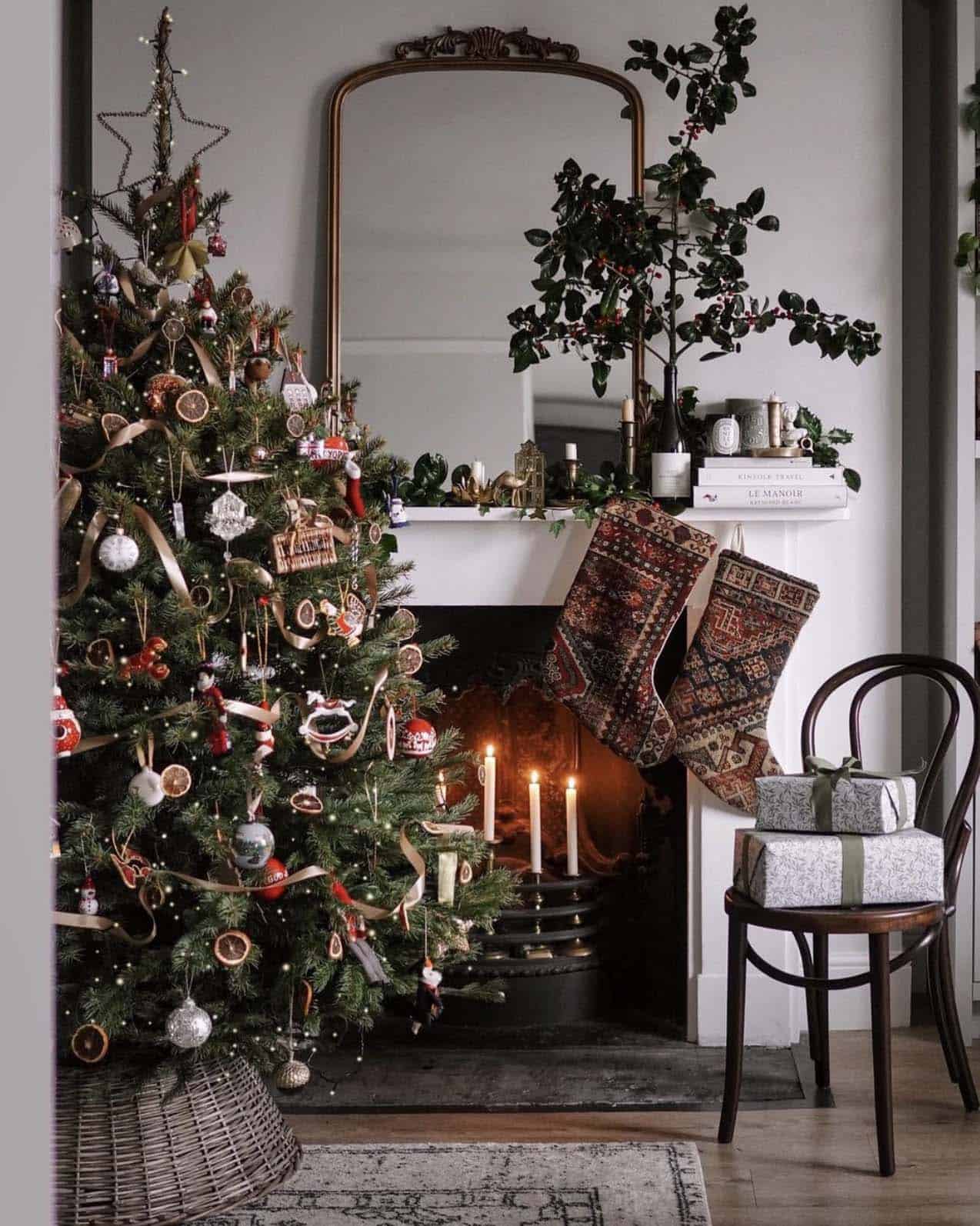 Read more about the article CHRISTMAS TREE DECORATING TREND – 2. Vintage Inspired Christmas