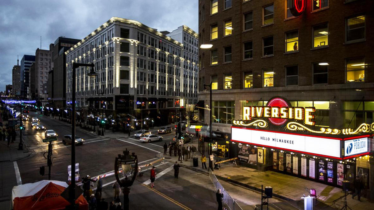 Read more about the article Pabst Theater Group Give-Away at the Riverside Theater