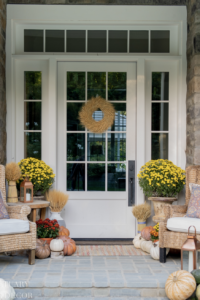 Read more about the article Easily Transition Your Halloween Decor into a Thanksgiving Welcome