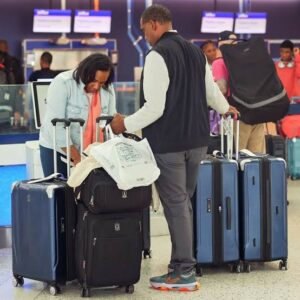 Read more about the article Milwaukee Mitchell Opens $4.00 Premium Bag Check for Morning Flyers